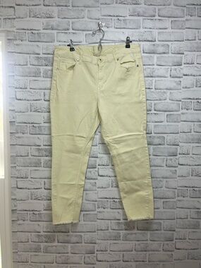 Maurices Pale Yellow Frayed Hem Skinny Ankle/Crop Jeans 18